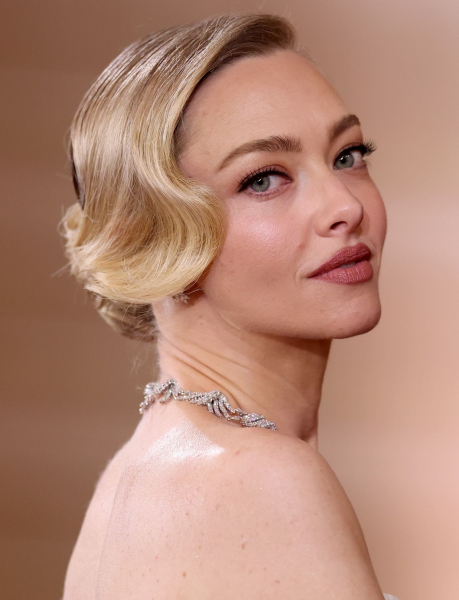 Amanda Seyfried poses in a strapless dress at the golden globes